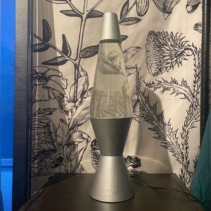 GLITTER LAMP (video provided).
